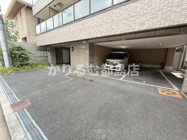 グランドヴィラ都島の駐車場