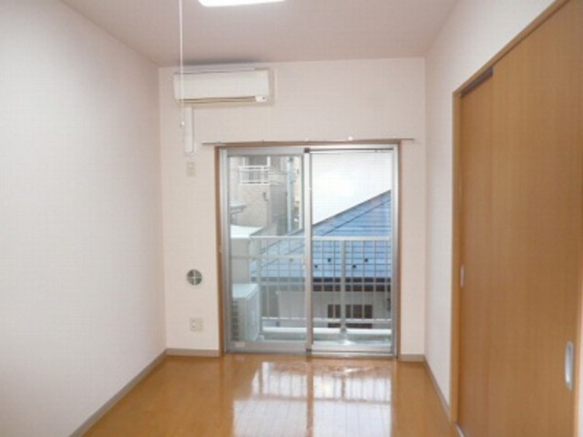 モヌメントＴＹの居間・リビング