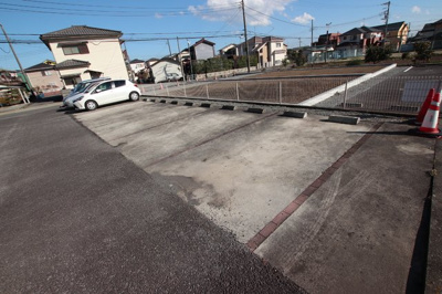 敷地内駐車場　別途契約(※空き要確認)