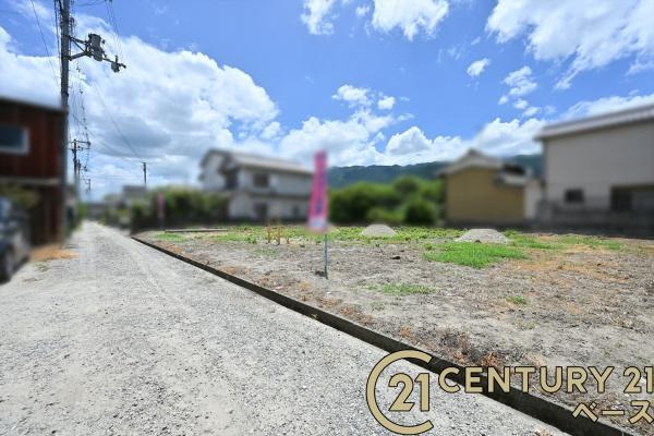 葛城市葛木の売地の前面道路含む現地写真|■現地撮影写真■道路と高低差の少ないフラットな敷地です！
