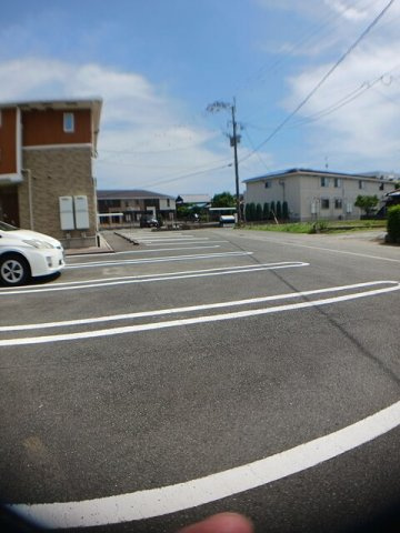 ヌーベル・ヴィラの駐車場