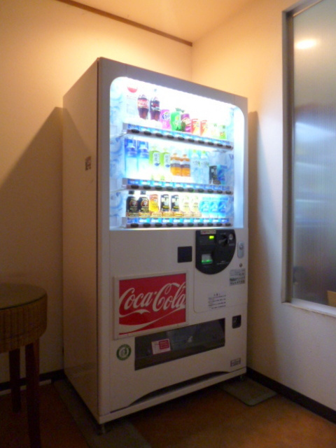 ｍｉｃメゾン壱番館A棟のその他共用部分|★エントランス内自動販売機が設置されています★