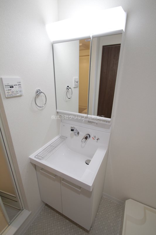 b'CASA Yokohama Yoshinochoの独立洗面台