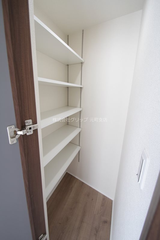 b'CASA Yokohama Yoshinochoの洋室