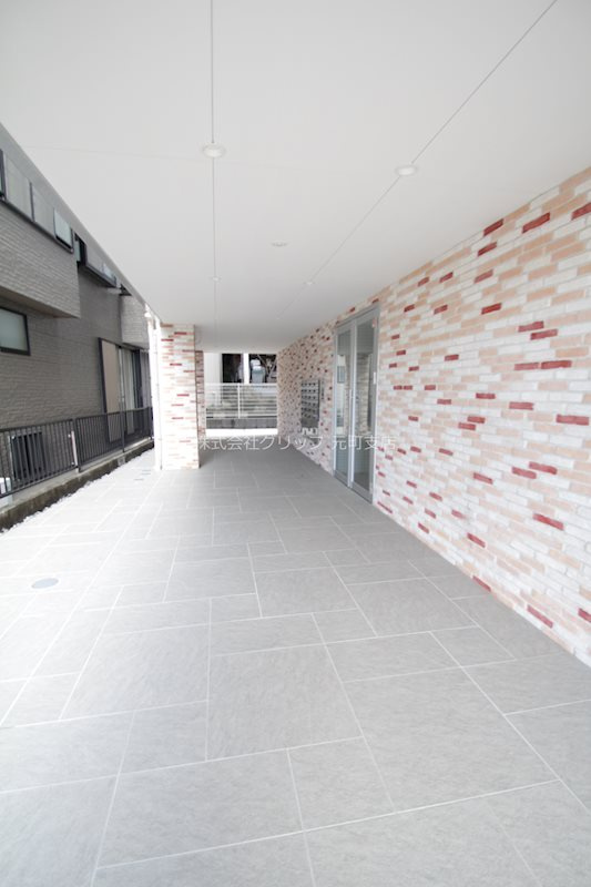 b'CASA Yokohama Yoshinochoのエントランス