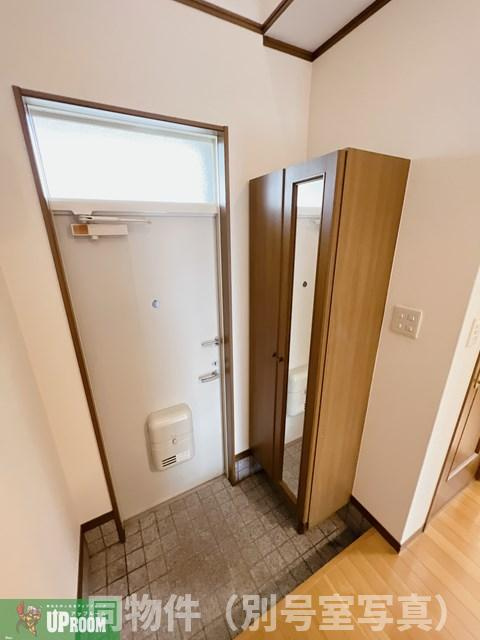 ルーエB棟の玄関