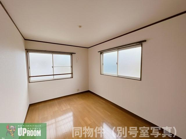 ルーエB棟の居間・リビング