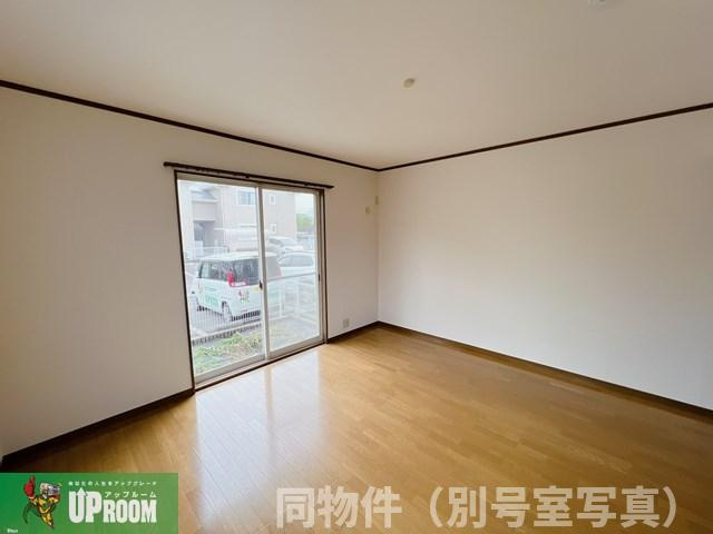 ルーエB棟の居間・リビング