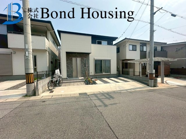 駐車並列2台　土地40坪超　大久保町松陰山手　良質戸建の駐車場