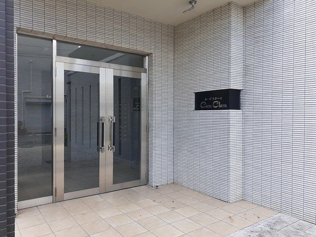 カーザ　クラーラのエントランス