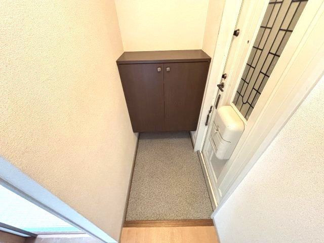 ディアコート小金台C棟の玄関