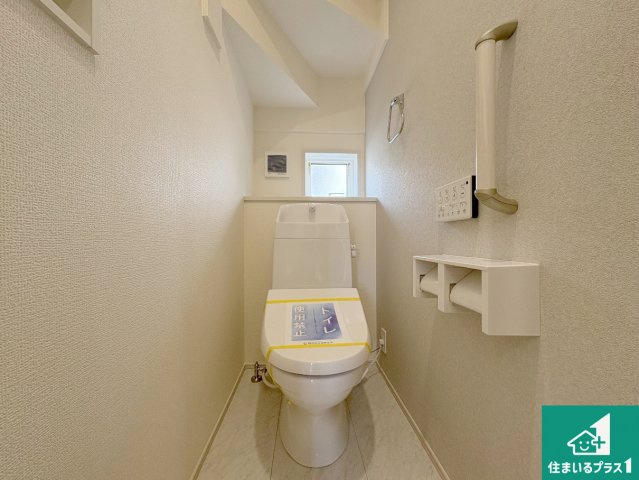 守山市水保町　新築一戸建てのトイレ|1・2階の2ヶ所にあるので、朝の忙しい時間の順番待ちもなく、深夜の利用にも大変便利です。