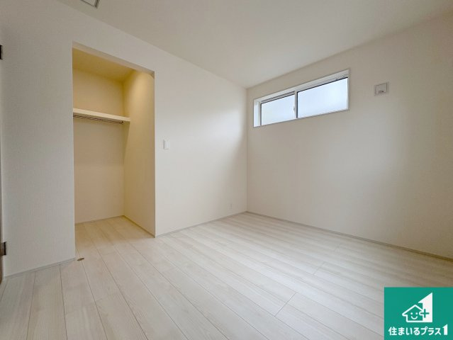 守山市水保町　新築一戸建ての洋室|シンプルな洋室は、自分好みのインテリアが楽しめます♪ご家族とインテリアや家具を選びに行くのは新築購入時の醍醐味の一つです。ぜひお楽しみください♪