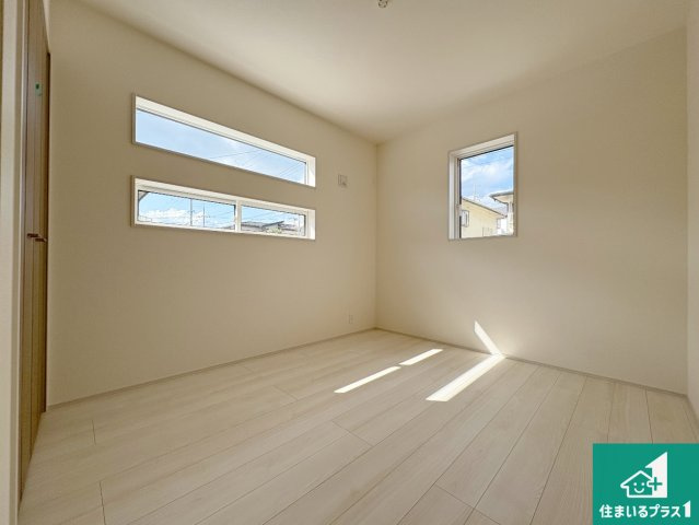 守山市水保町　新築一戸建ての洋室|シンプルな洋室は、自分好みのインテリアが楽しめます♪ご家族とインテリアや家具を選びに行くのは新築購入時の醍醐味の一つです。ぜひお楽しみください♪