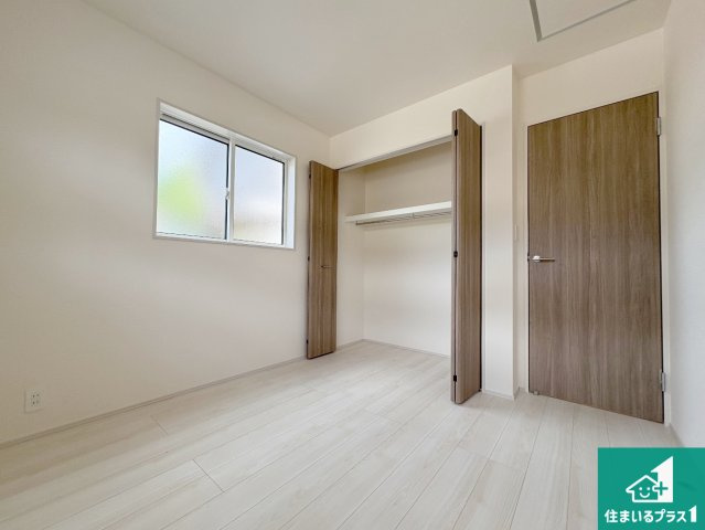 守山市水保町　新築一戸建ての洋室|シンプルな洋室は、自分好みのインテリアが楽しめます♪ご家族とインテリアや家具を選びに行くのは新築購入時の醍醐味の一つです。ぜひお楽しみください♪