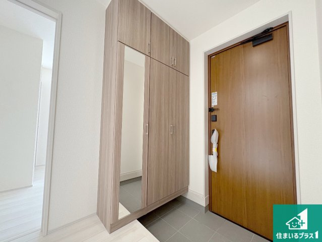 守山市水保町　新築一戸建ての玄関|シューズボックスにはたくさんの靴が収納できるので玄関周りはいつもスッキリ！ご家族が増えても安心！