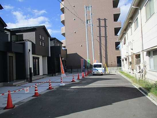 【前面道路含む現地写真】