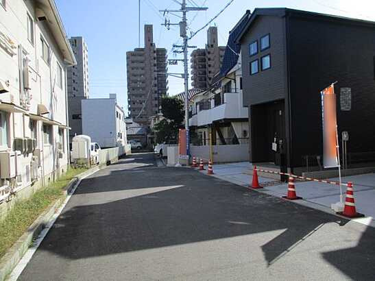 【前面道路含む現地写真】