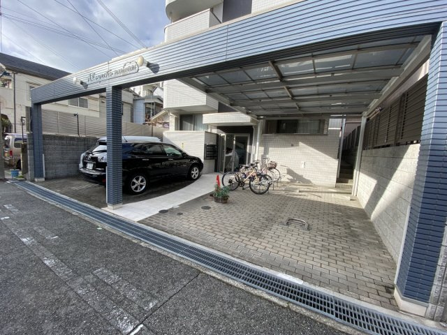 アルユータ六甲道のエントランス