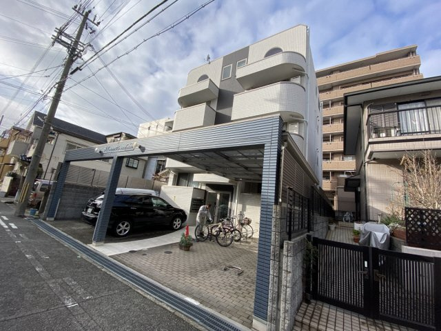 アルユータ六甲道の外観