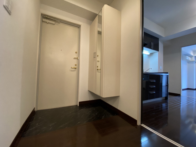 アルユータ六甲道の玄関