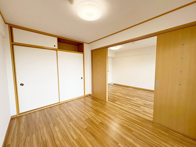 ルネ伏見東の洋室