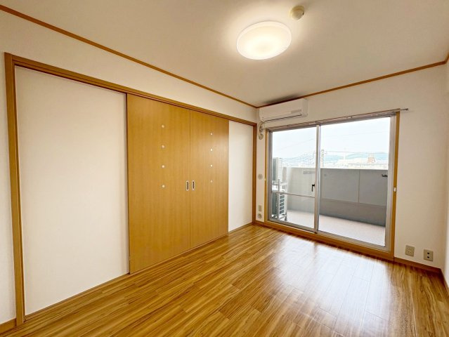 ルネ伏見東の洋室