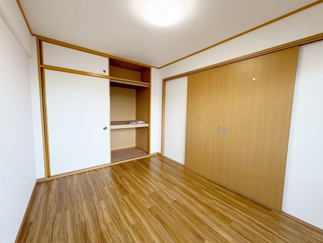 ルネ伏見東の洋室