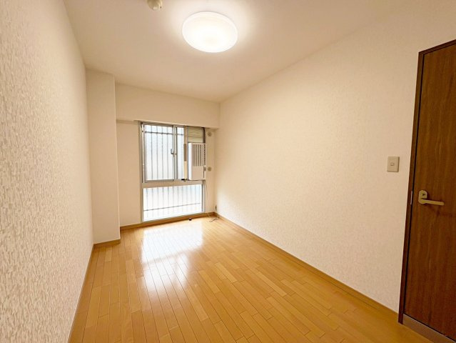 ルネ伏見東の洋室