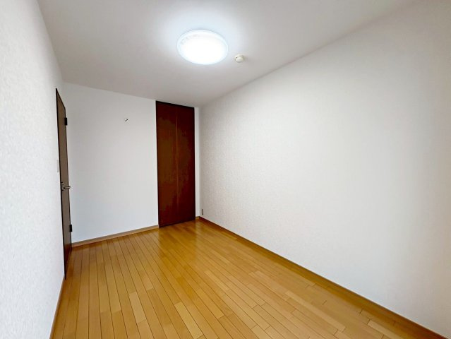 ルネ伏見東の洋室