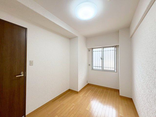 ルネ伏見東の洋室