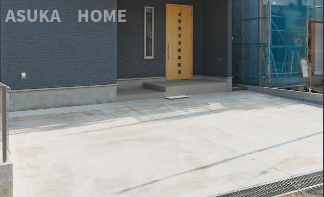 旭区上川井町　新築戸建の駐車場|カースペース