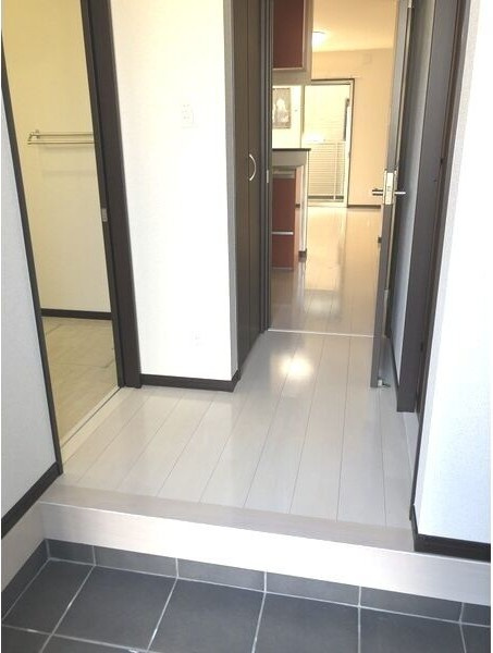 ひろたの社Ａ棟の玄関