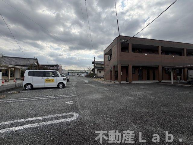 ハイツルーエンの駐車場