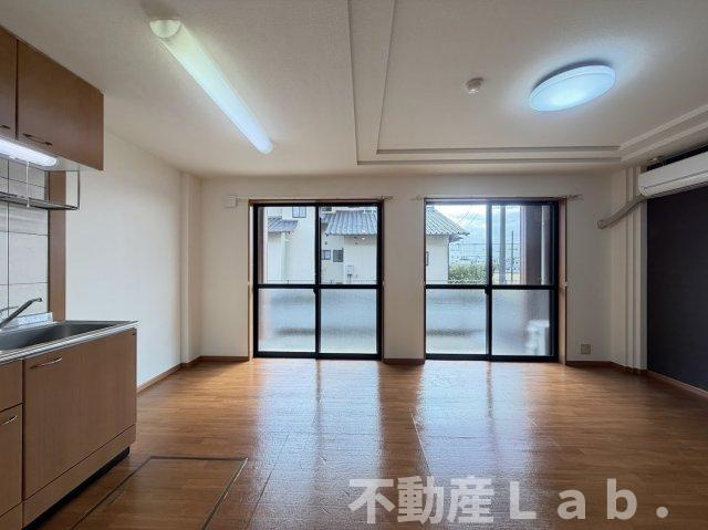 ハイツルーエンの居間・リビング