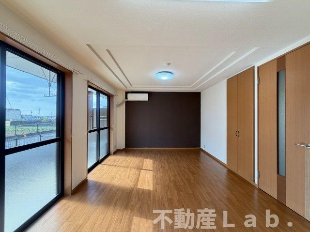 ハイツルーエンの居間・リビング