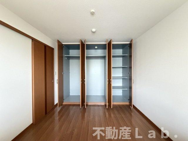 グランディールハイムの収納|クローゼット内部