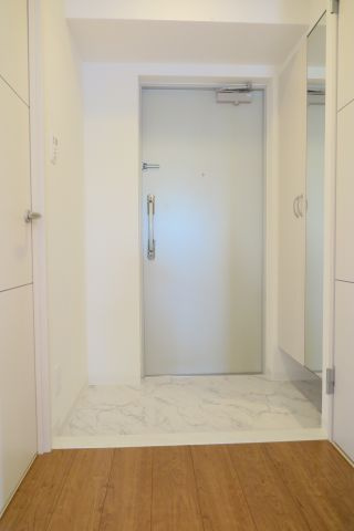プラシード新町の玄関