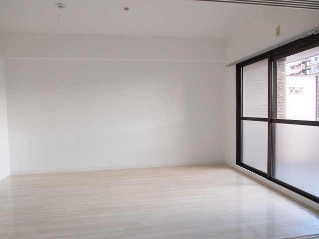 カルマーレナンバウエストの内装