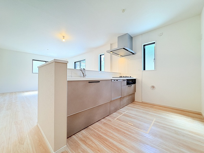 【前面道路含む現地写真】 | 練馬区大泉学園町6丁目　新築一戸建住宅　全1棟　（保谷店） | 間口12ｍの為、陽当たり良く開放的です！