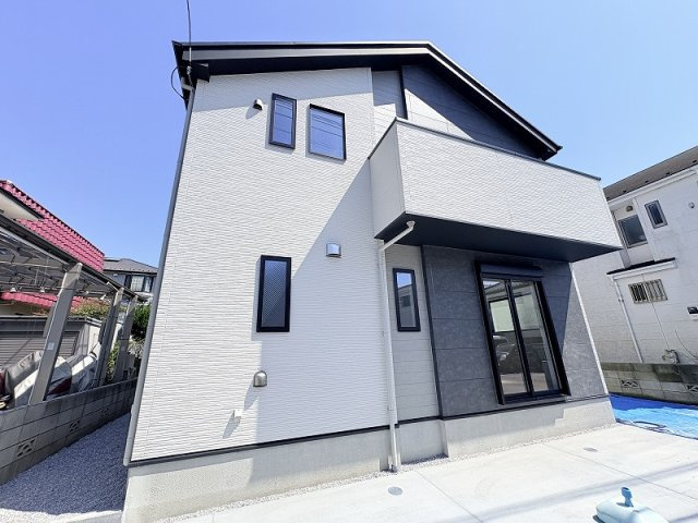 【前面道路含む現地写真】 | 練馬区大泉学園町6丁目　新築一戸建住宅　全1棟　（保谷店） | 隣接する道路幅は約5ｍで駐車もスムーズに