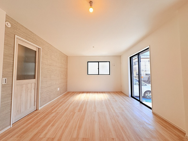 【前面道路含む現地写真】 | 練馬区大泉学園町6丁目　新築一戸建住宅　全1棟　（保谷店） | 隣接する道路幅は約5ｍで駐車もスムーズに