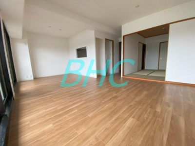 【居間・リビング】 | レックスガーデン大津南郷リオ | ゆったりとくつろげる上質なリビングダイニングは、暮らしに価値のある時間を演出してくれます。