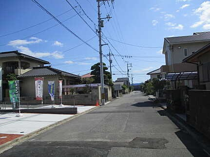 廿日市市阿品3丁目　新築一戸建て(全2棟)の前面道路含む現地写真
