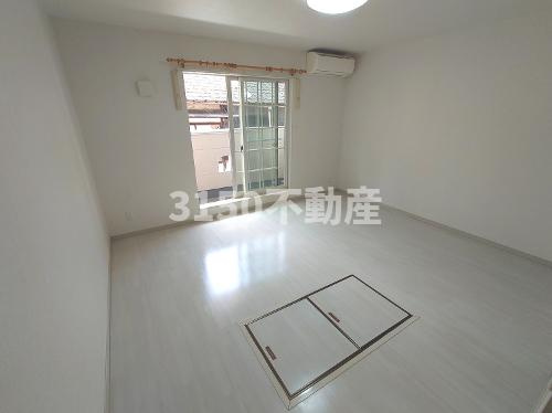 モデラートの居間・リビング