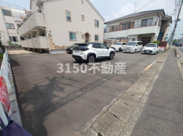 モデラートの駐車場