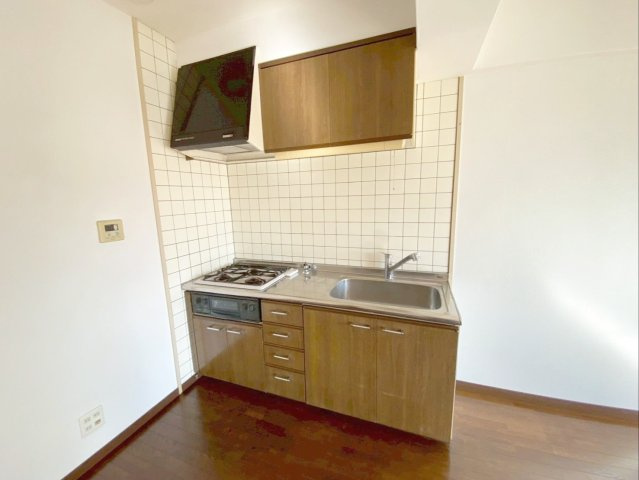 《オーナーチェンジ》スワンマンション東箱崎の独立洗面台|《オーナーチェンジ》広々鏡で身支度はかどる！3面鏡タイプの洗面台です！