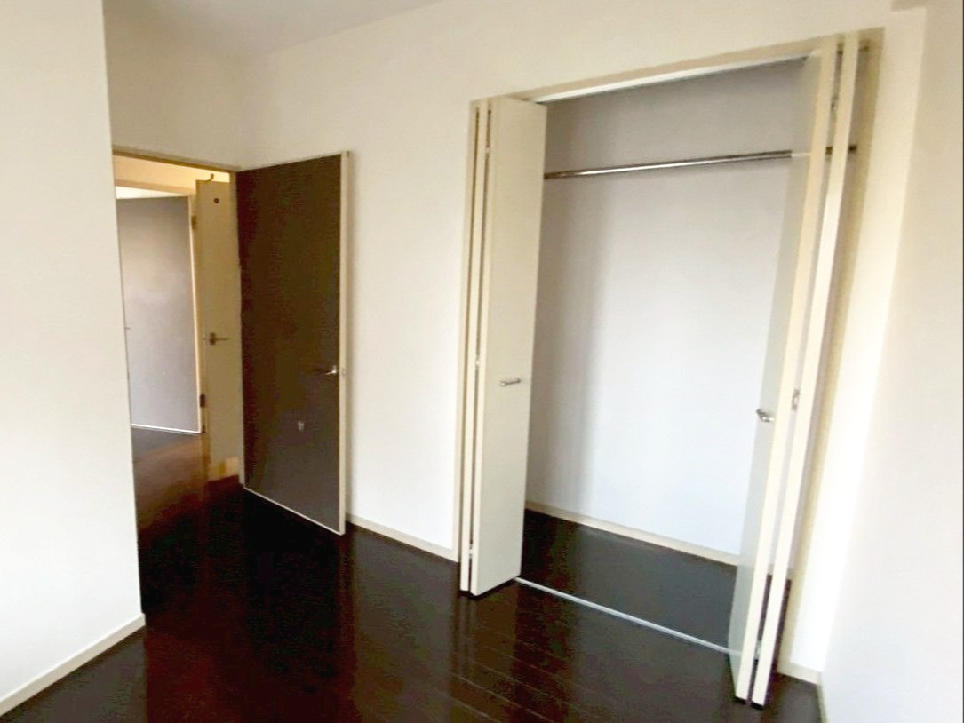 スワンマンション東箱崎の収納|クローゼットはハンガーパイプ付で衣類の収納に便利です！