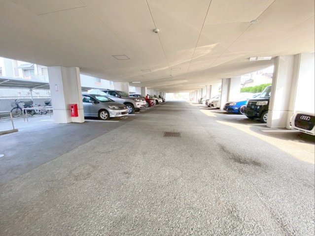 《オーナーチェンジ》スワンマンション東箱崎のバルコニー|《オーナーチェンジ》洗濯物を干すスペースもしっかり確保されています！