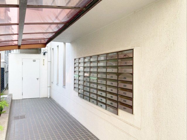 《オーナーチェンジ》スワンマンション東箱崎の設備|《オーナーチェンジ》集合郵便受けです！総戸数60戸！